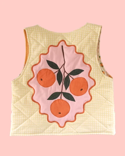 Kamizelka na suwak z autorskim wzorem pomarańczy - roz. S