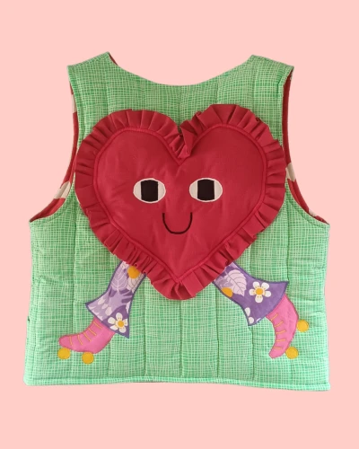 Kamizelka na suwak z autorskim wzorem serca na wrotkach - roz. S