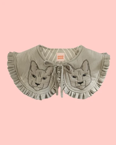 Kołnierzyk z autorskim wzorem kotów