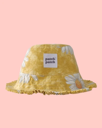 Dziecięcy bucket hat w stokrotki z falbanką