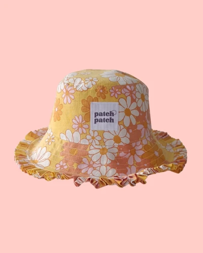 Dziecięcy bucket hat w kwiaty z falbanką